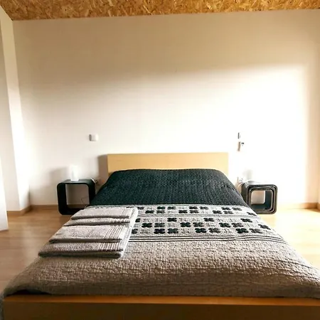 Charming House In With Garden View *