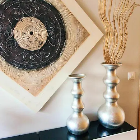 Charming House In With Garden View