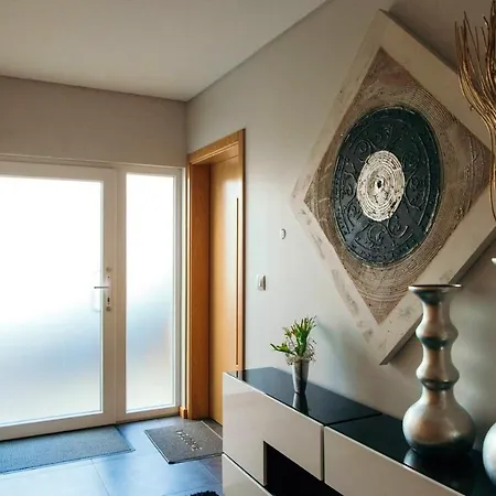 Charming House In With Garden View Nyaraló *