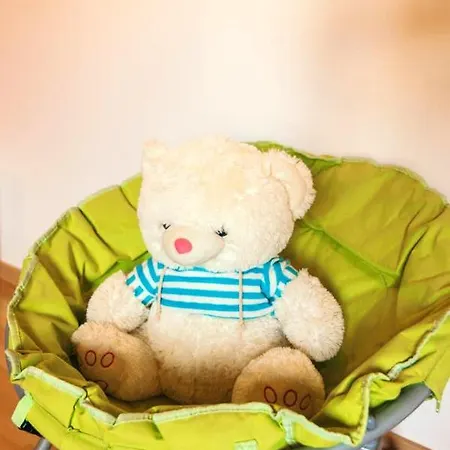 Charming House In With Garden View