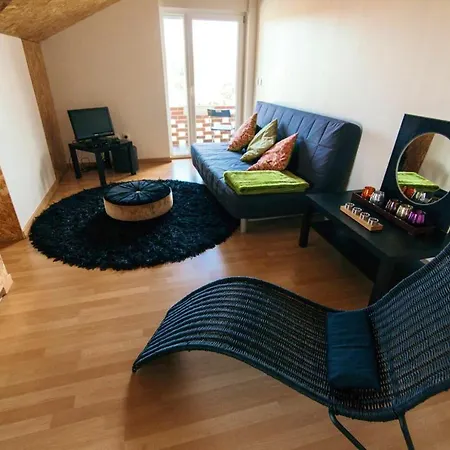 Charming House In With Garden View Ferienhaus