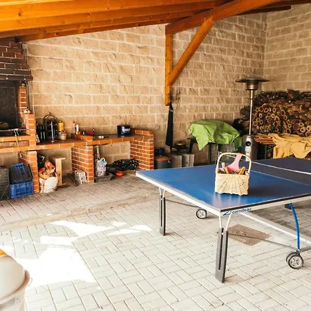 Charming House In With Garden View *