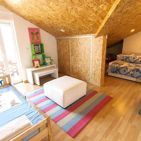 Charming House In With Garden View Ferienhaus *