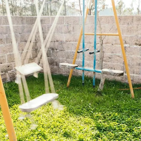 Nyaraló Charming House In With Garden View