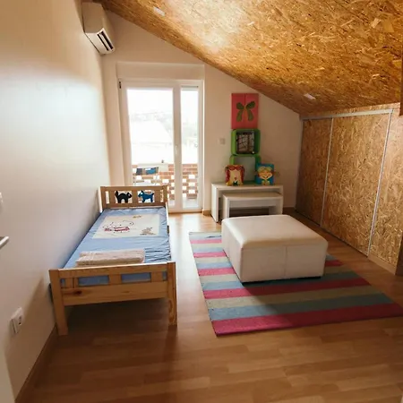 Charming House In With Garden View *