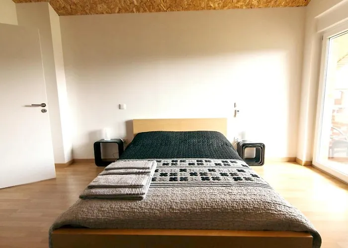 Charming House In With Garden View *