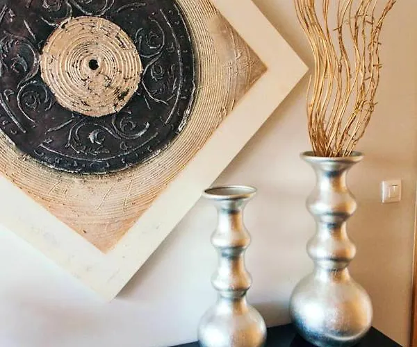 Charming House In With Garden View