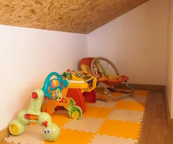 Dom wakacyjny Charming House In With Garden View *