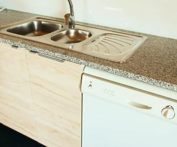 Dom wakacyjny Charming House In With Garden View