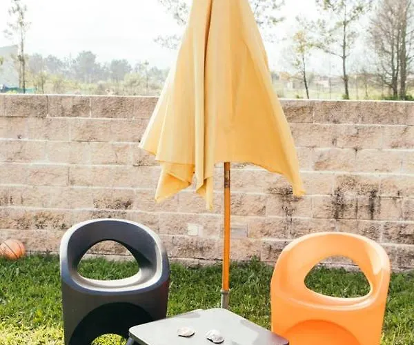 Dom wakacyjny Charming House In With Garden View Ponte de Vagos