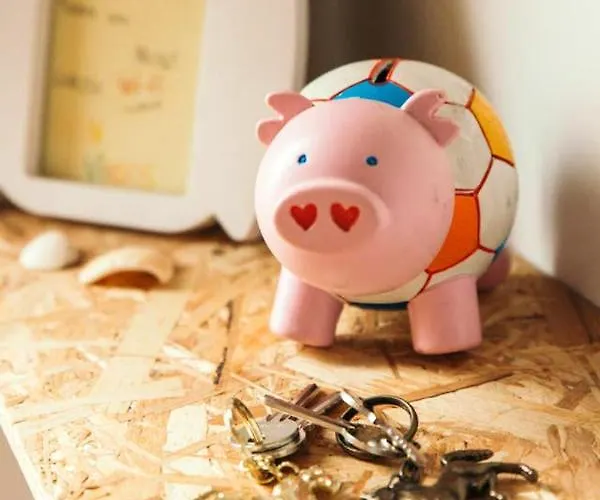 Charming House In With Garden View