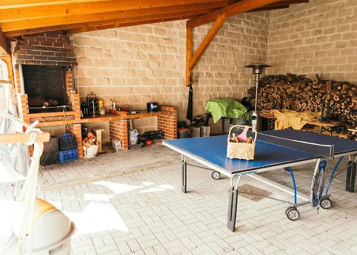 Charming House In With Garden View *