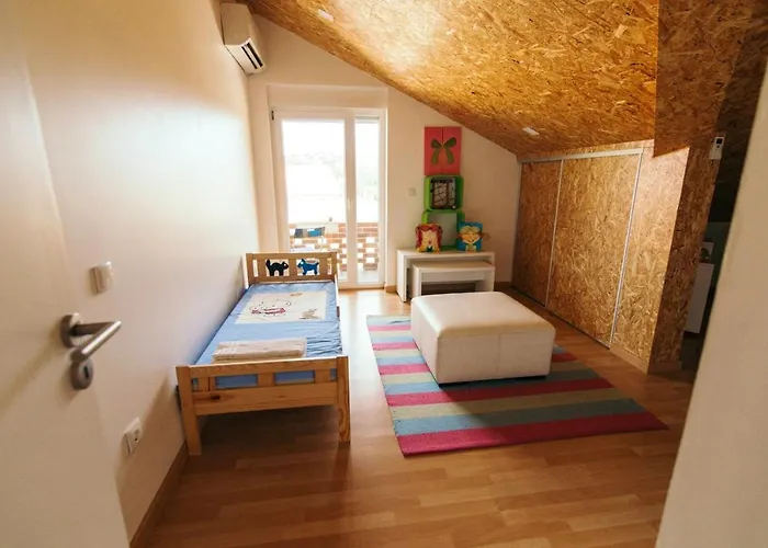 Dom wakacyjny Charming House In With Garden View *