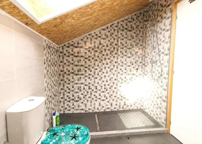 Dom wakacyjny Charming House In With Garden View Ponte de Vagos