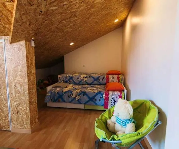 Dom wakacyjny Charming House In With Garden View