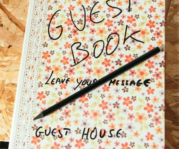 Charming House In With Garden View Dom wakacyjny